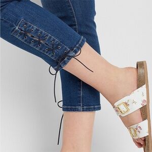 Maurices Women Plus Sz 20 Medium Wash Denim Mid Rise Lace Up Hem Crop Jeans